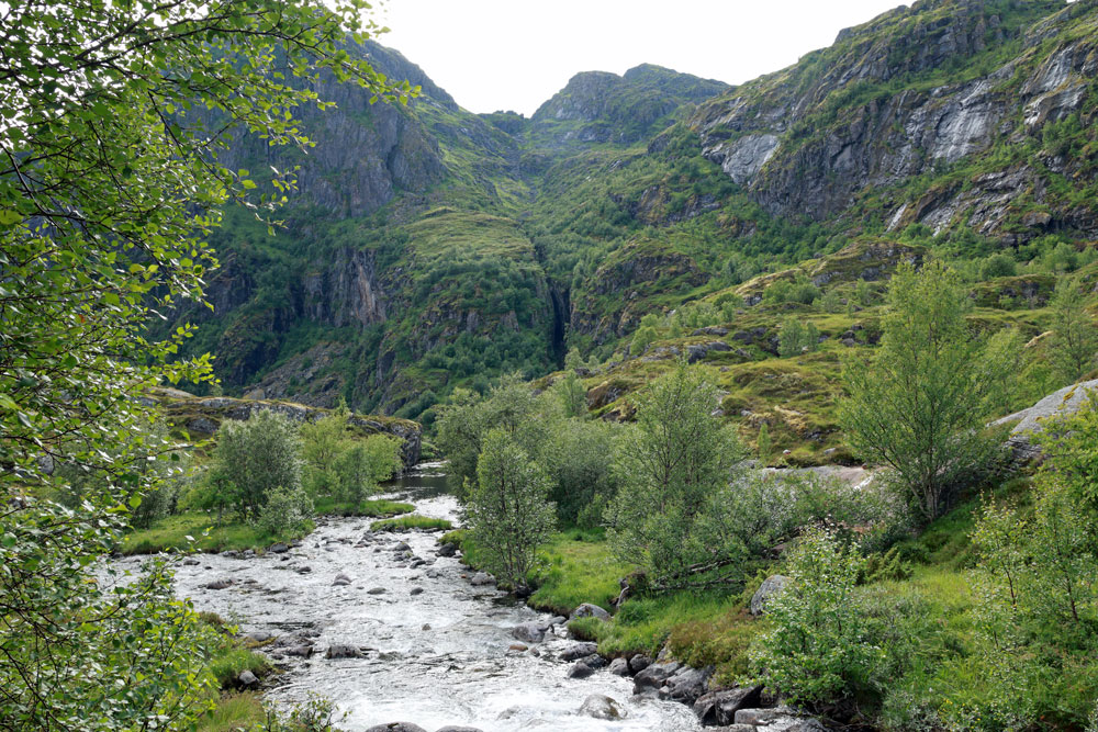 Hike Tindstinden Lofoten Noorwegen