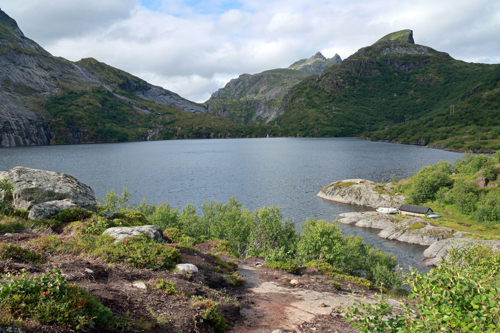 Hike Tindstinden Lofoten Noorwegen