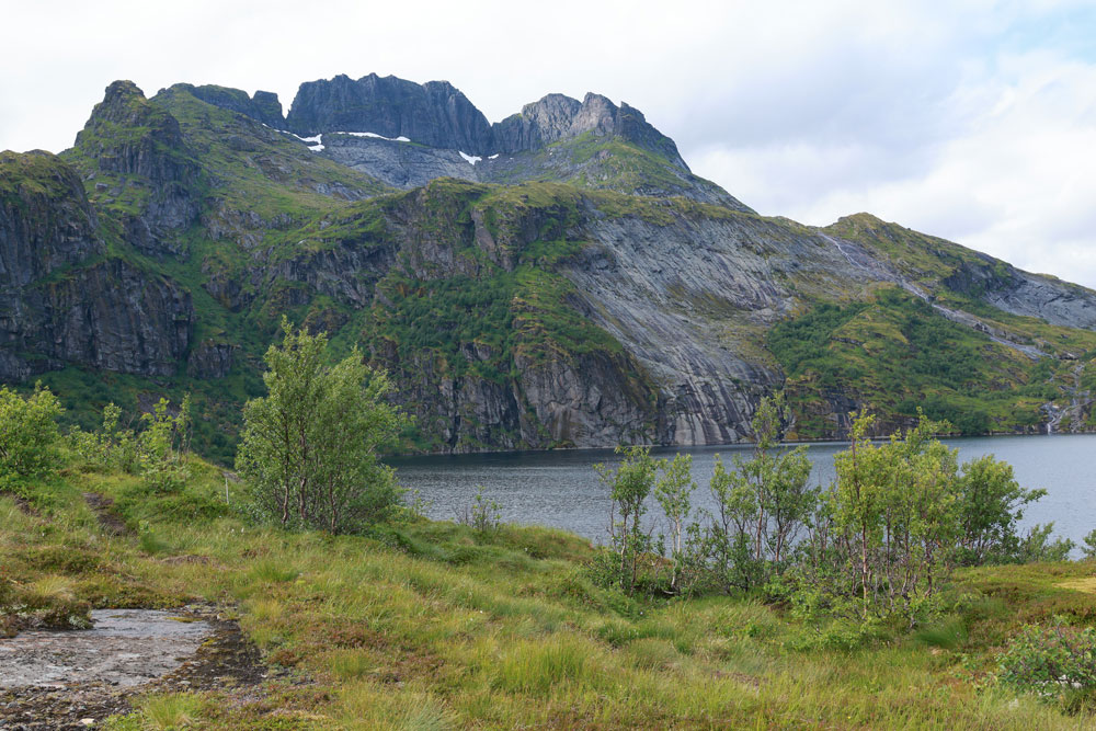 Hike Tindstinden Lofoten Noorwegen