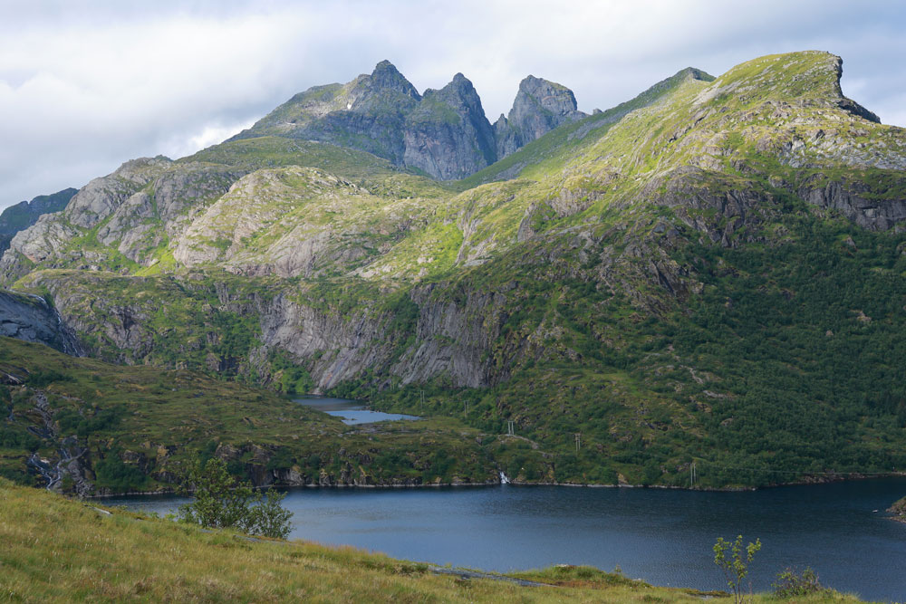 Hike Tindstinden Lofoten Noorwegen