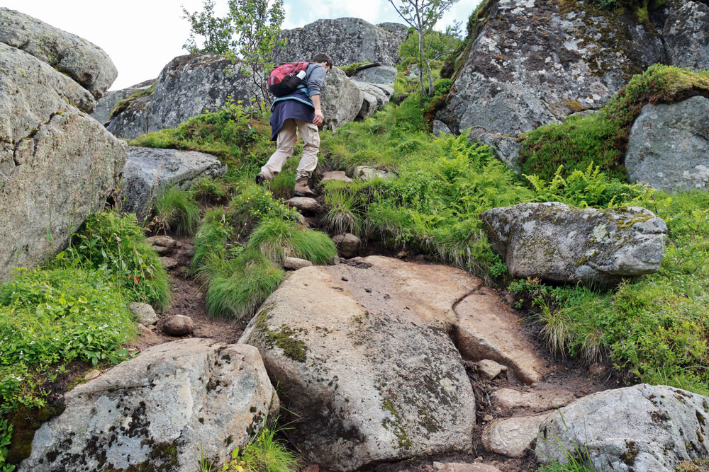 Hike Tindstinden Lofoten Noorwegen