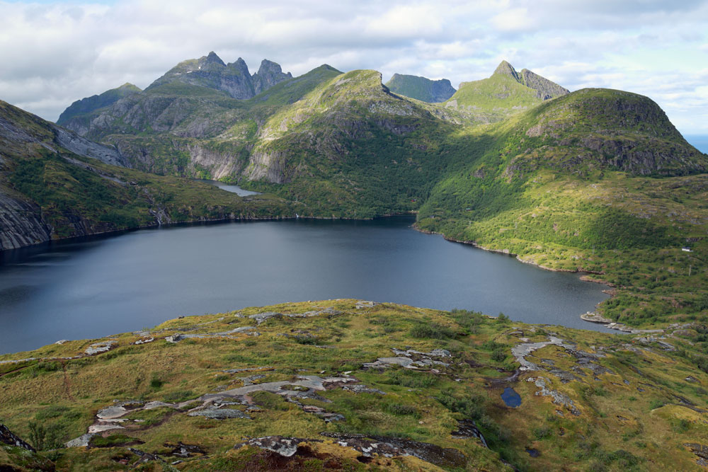 Hike Tindstinden Lofoten Noorwegen