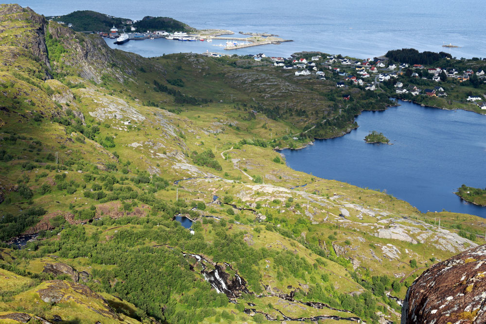 Hike Tindstinden Lofoten Noorwegen