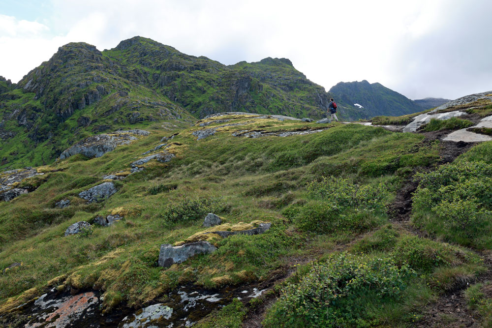 Hike Tindstinden Lofoten Noorwegen