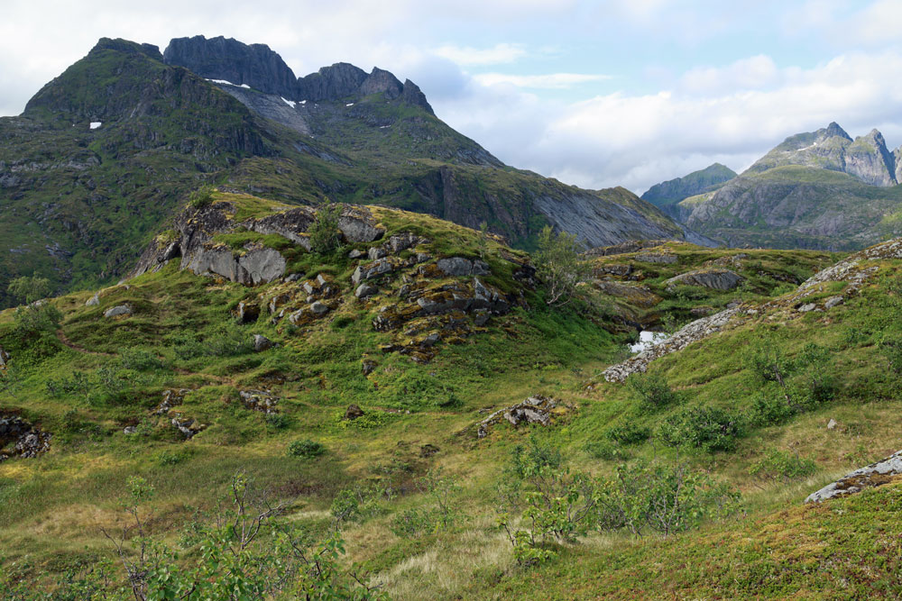 Hike Tindstinden Lofoten Noorwegen