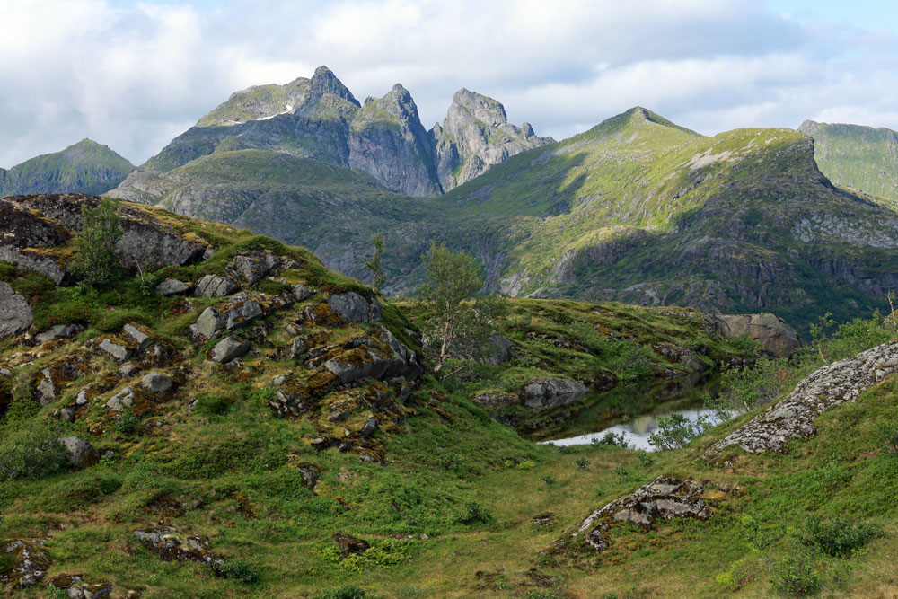 Hike Tindstinden Lofoten Noorwegen