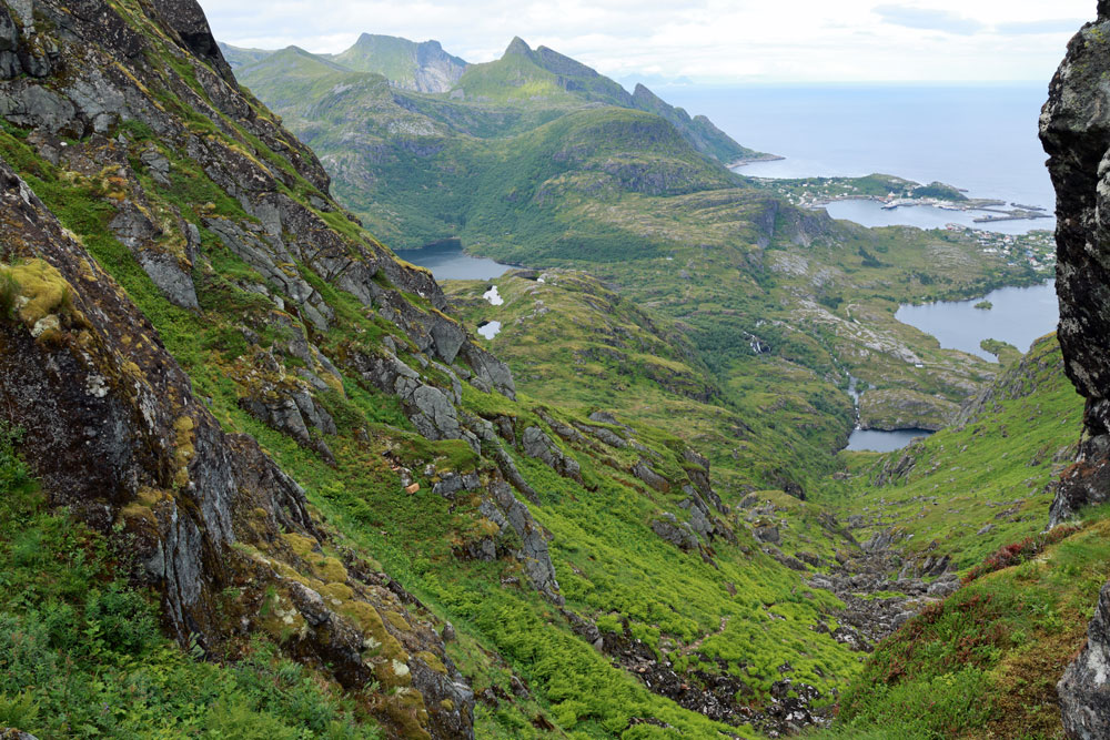 Hike Tindstinden Lofoten Noorwegen