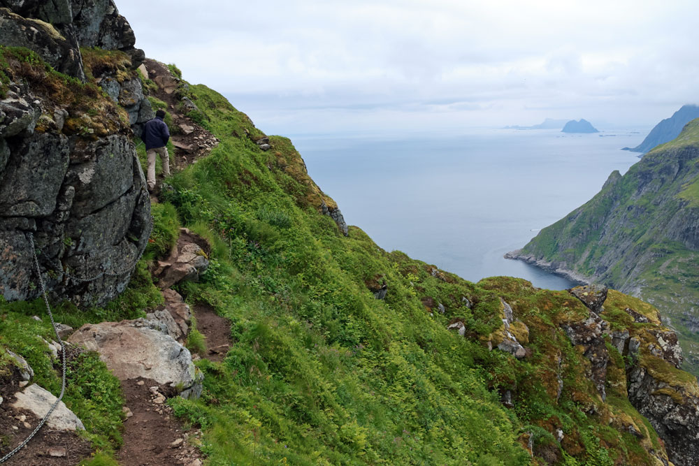 Hike Tindstinden Lofoten Noorwegen