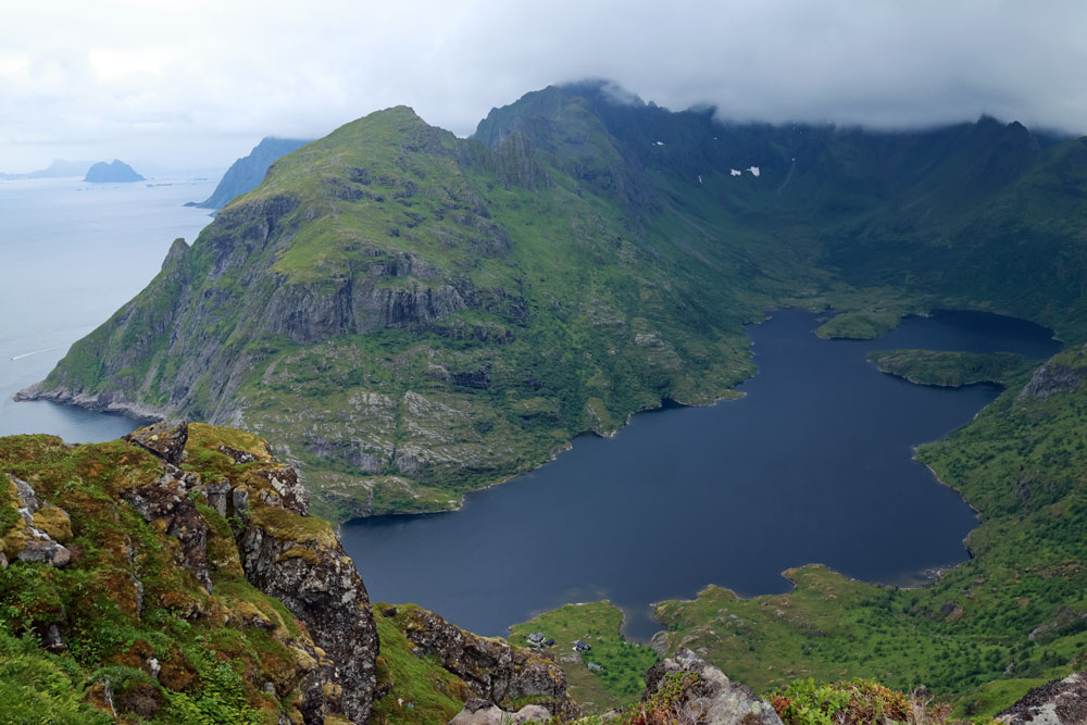 Ågvatnet - Hike Tindstinden Lofoten Noorwegen