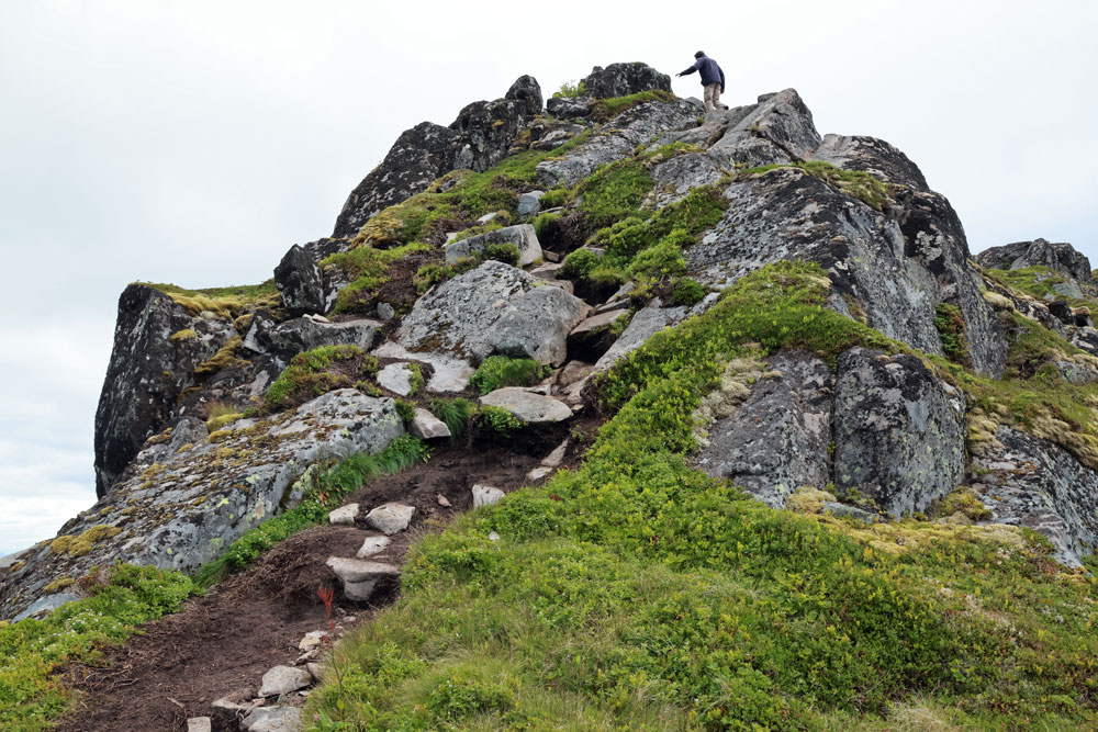 Hike Tindstinden Lofoten Noorwegen