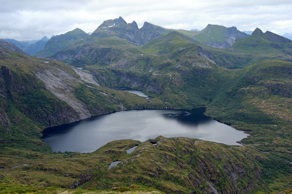 Hike Tindstinden Lofoten Noorwegen