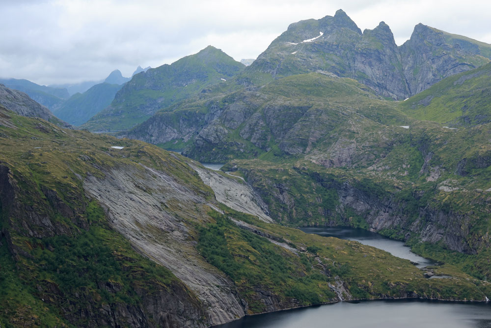 Hike Tindstinden Lofoten Noorwegen