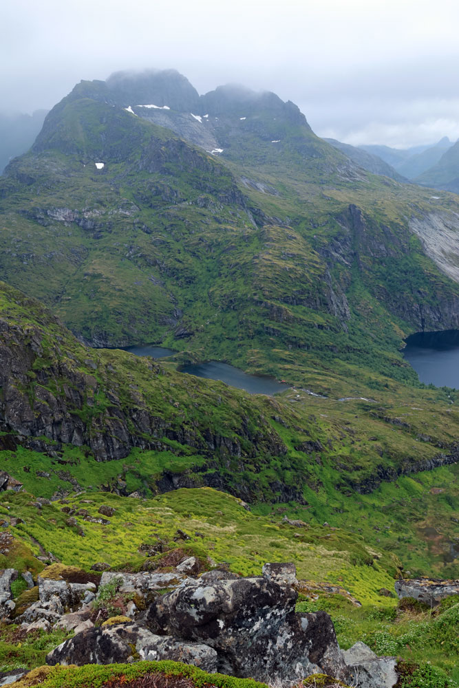 Hike Tindstinden Lofoten Noorwegen