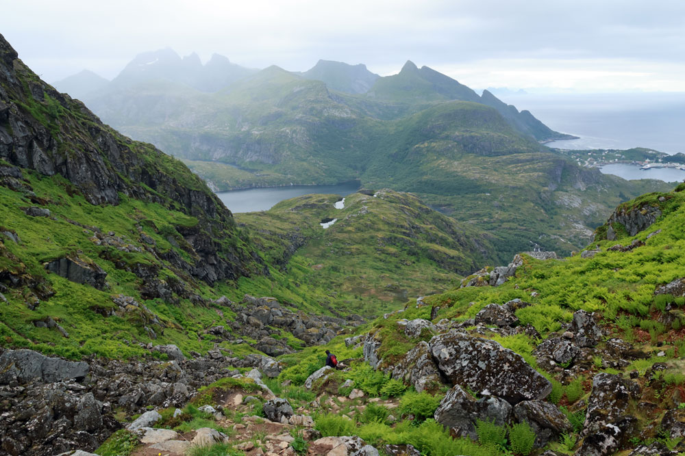 Hike Tindstinden Lofoten Noorwegen