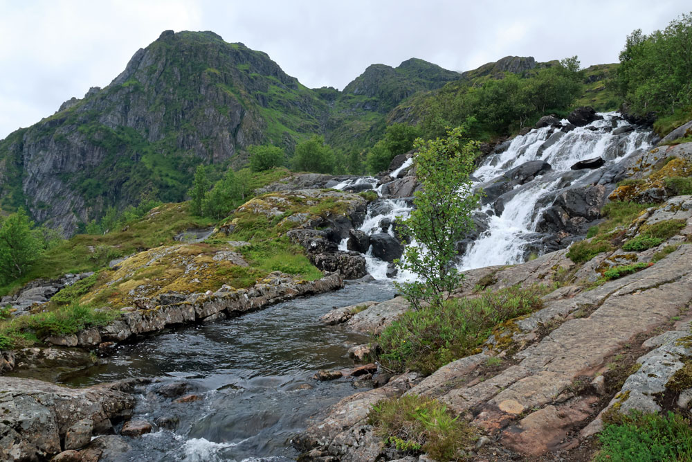 Hike Tindstinden Lofoten Noorwegen