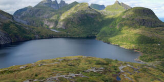 Hike Tindstinden Lofoten Noorwegen